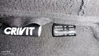 Cazadora negra con capucha mujer