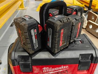 Soporte Porta 6 Baterías Milwaukee M18