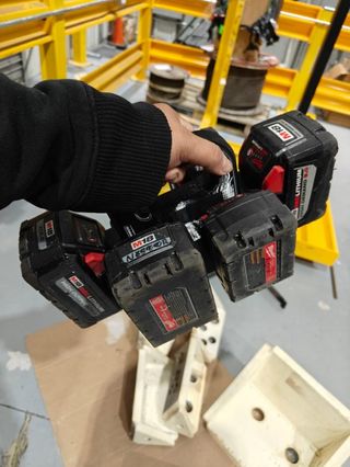 Soporte Porta 6 Baterías Milwaukee M18