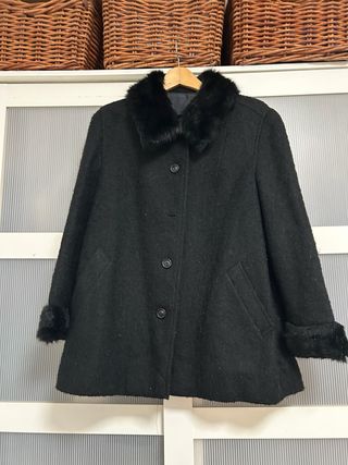 Chaqueta vintage negra con forro y manga descosida