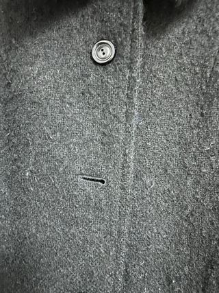 Chaqueta vintage negra con forro y manga descosida