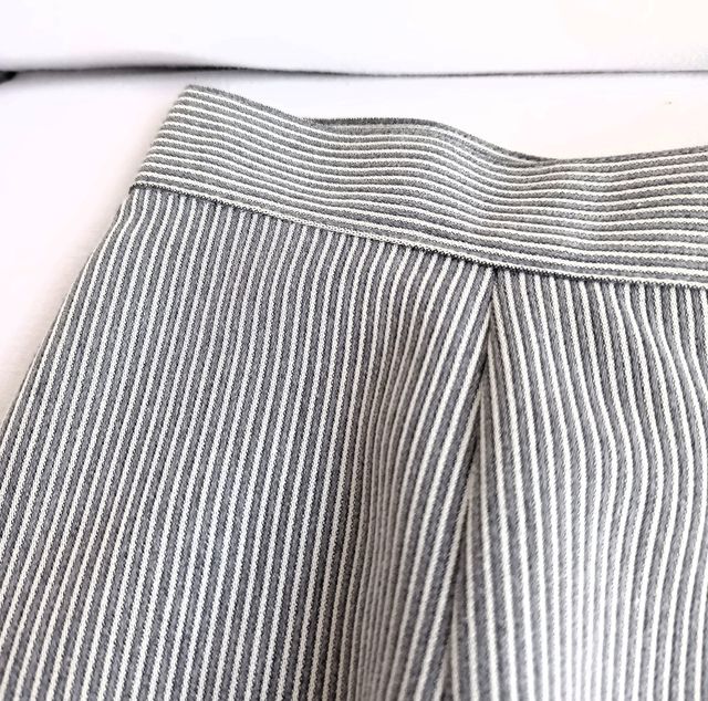 Minifalda a Rayas Gris y Blanca Talla 40 con forro