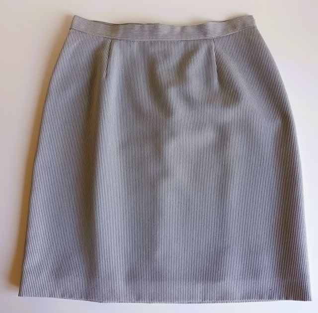 Minifalda a Rayas Gris y Blanca Talla 40 con forro