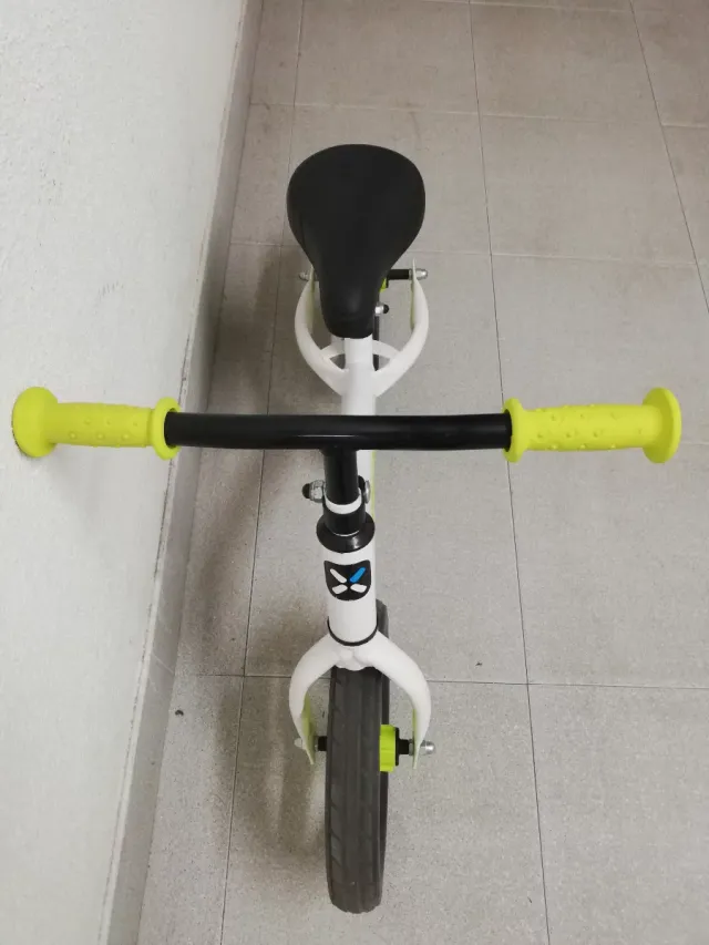Bicicleta de equilibrio infantil