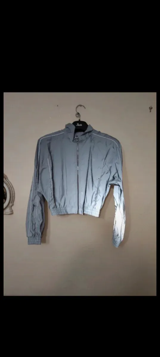 Giacca corta grigia con zip