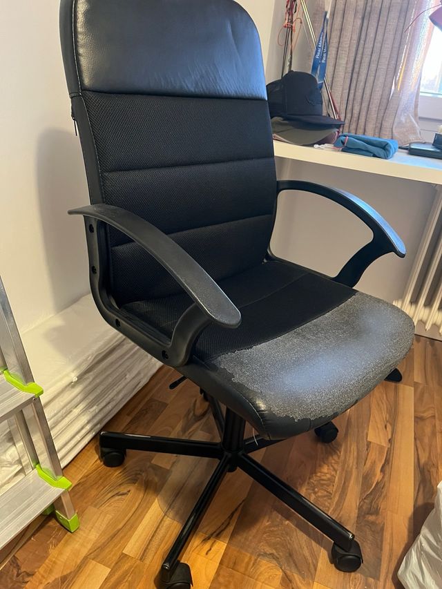 Silla de oficina negra