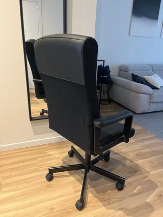 Poltrona da ufficio in similpelle nera