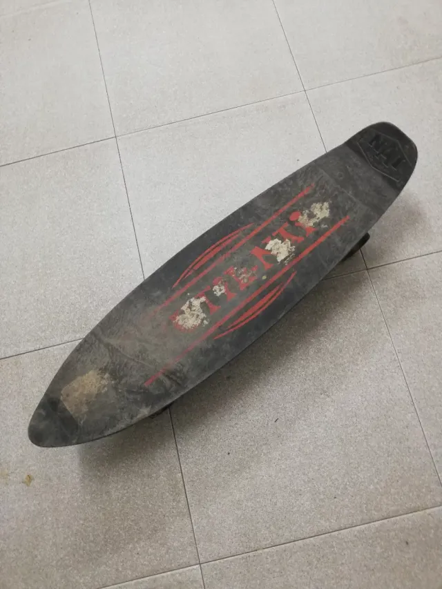 Monopatín Zutik Nai