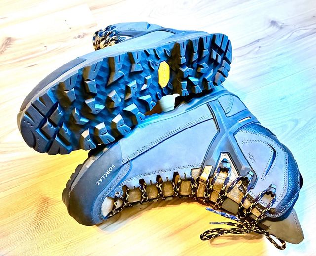 Botas trekking Piel impermeable Vibram  44 Nuevos