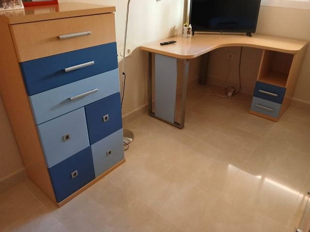 Muebles dormitorio infantil con cama
