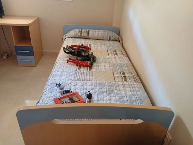Muebles dormitorio infantil con cama