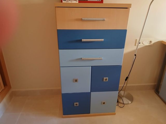 Muebles dormitorio infantil con cama