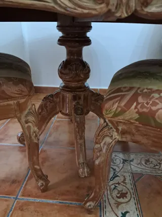 Mesa de salón de madera