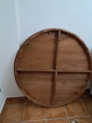 Mesa de salón de madera