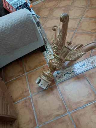 Mesa de salón de madera