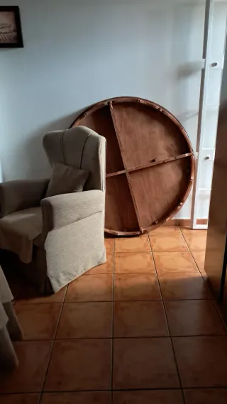 Mesa de salón de madera