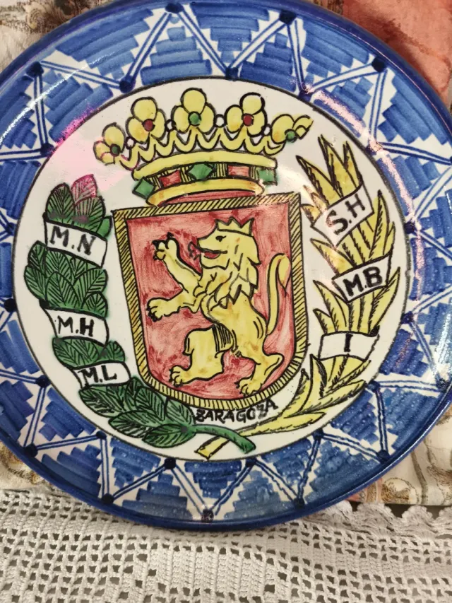 Plato antiguo Cerámica Rubio Zaragoza Escudo
