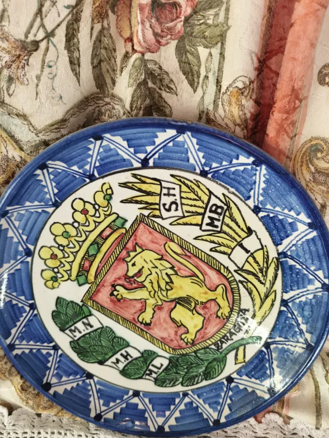 Plato antiguo Cerámica Rubio Zaragoza Escudo