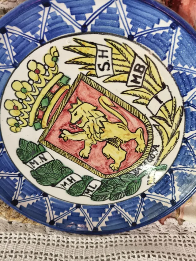Plato antiguo Cerámica Rubio Zaragoza Escudo
