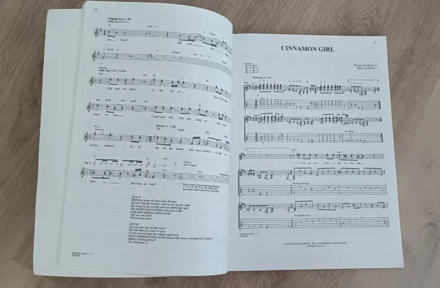 Lote x 3 Livros Partituras NEIL YOUNG, PAUL WELLER