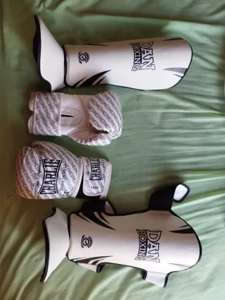 Equipación K1 / Muay Thai Guantes y Tibiales