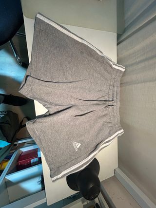Pantalón corto gris Adidas