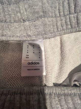 Pantalón corto gris Adidas