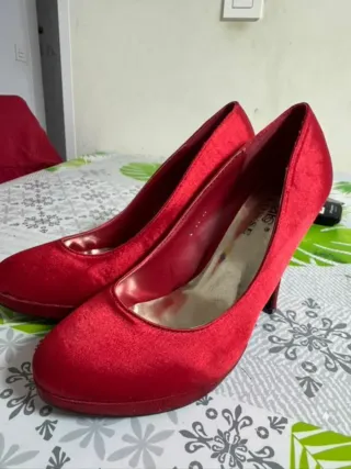 Zapatos de tacón rojos talla 38