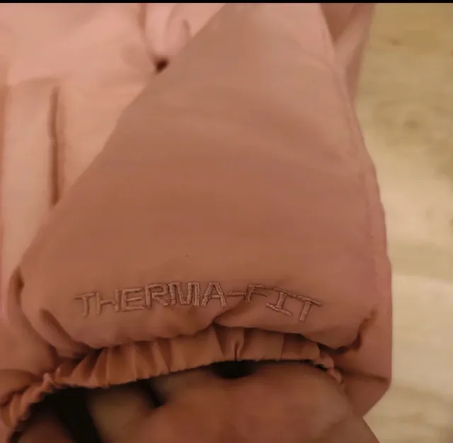 Abrigo Nike rosa acolchado con capucha