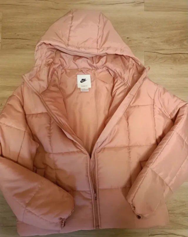 Abrigo Nike rosa acolchado con capucha