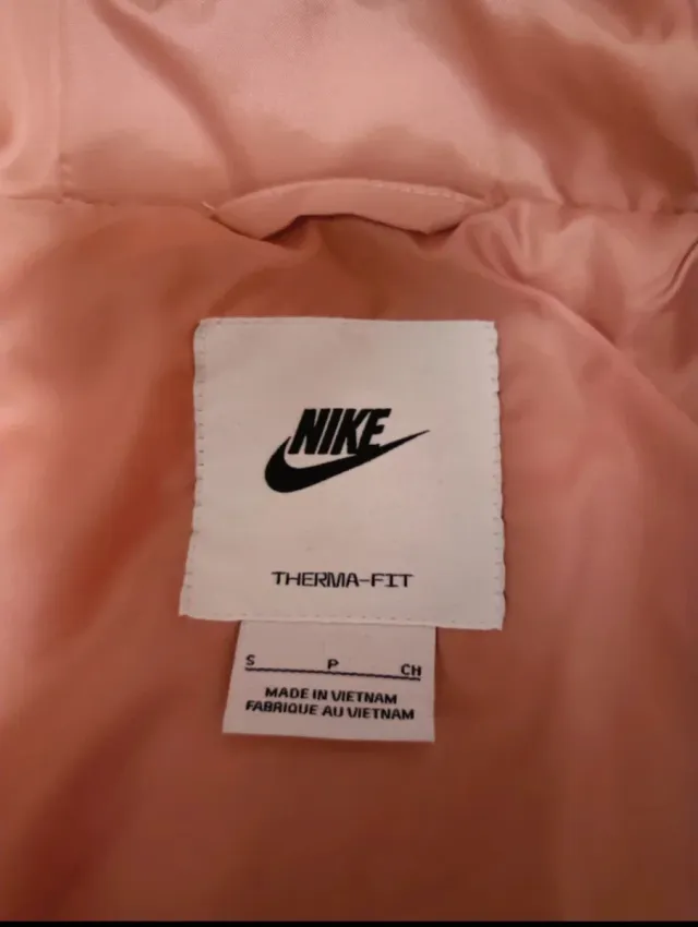 Abrigo Nike rosa acolchado con capucha