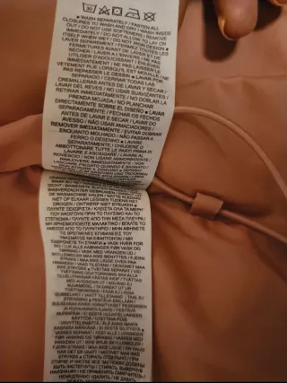 Abrigo Nike rosa acolchado con capucha