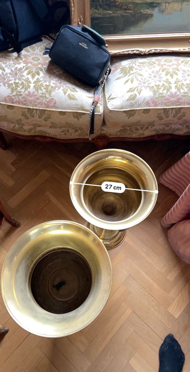 2 Maceteros Dorados Metálicos Tipo Cáliz