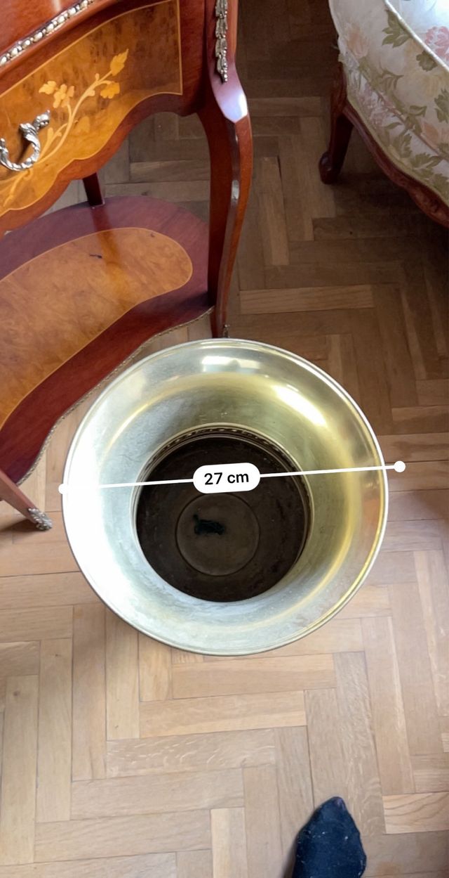 2 Maceteros Dorados Metálicos Tipo Cáliz