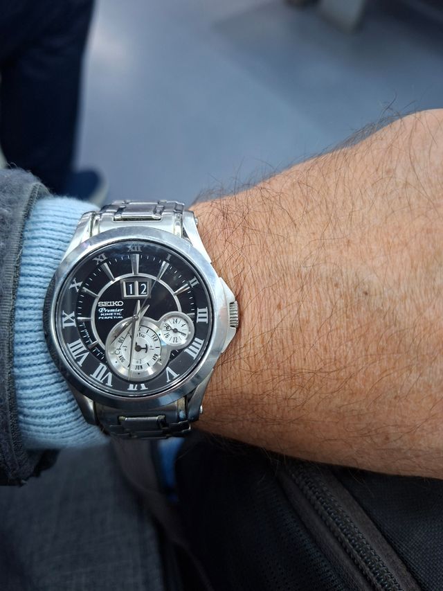 Reloj Seiko Premier Kinetic Acero Calendario Perpe