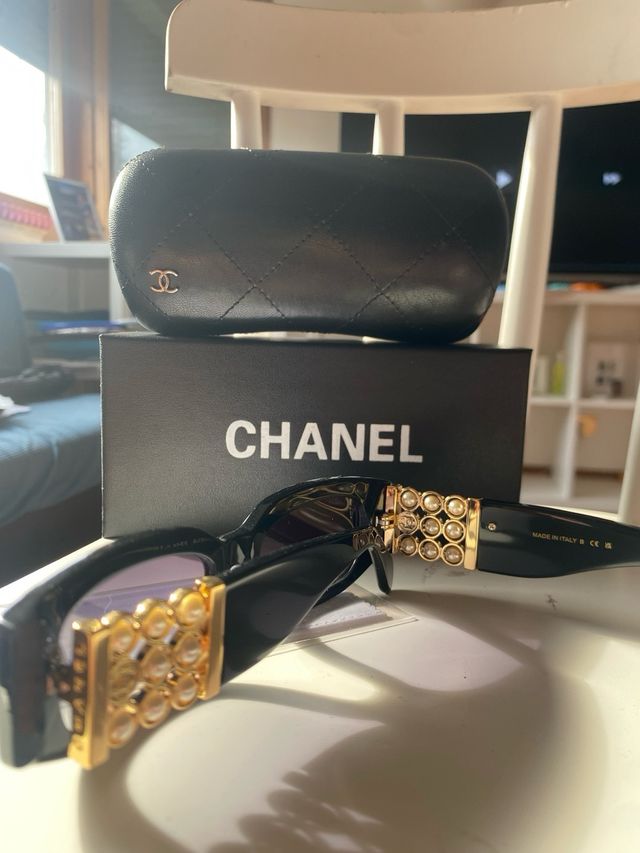 Occhiali da sole Chanel neri e oro