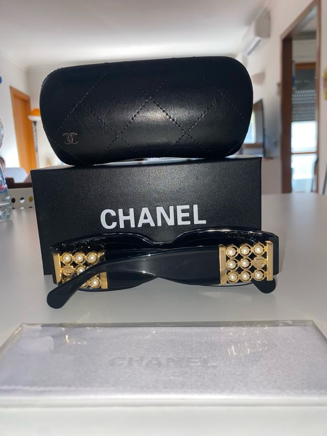 Occhiali da sole Chanel neri e oro