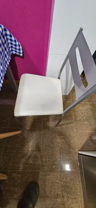 2 Sillas Cocina + 2 sin coste