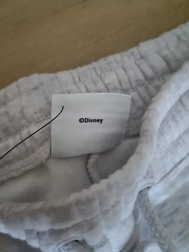 Pantalones deportivos grises Stitch