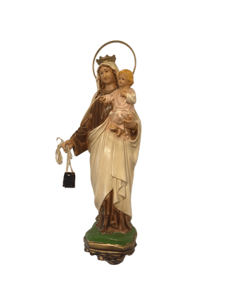 Figura de la Virgen del Carmen con escapulario