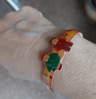 Bracciale vintage con due bambini e frutti