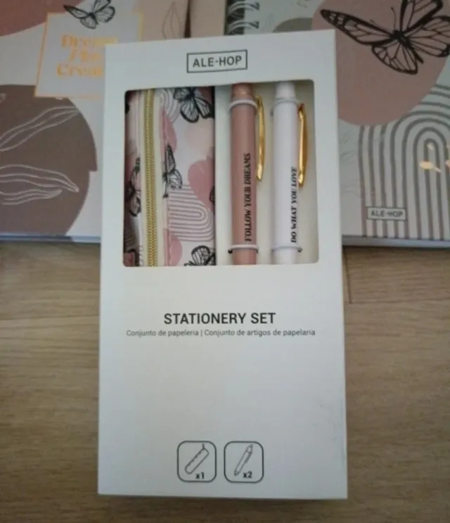 Set de papelería Ale-Hop: cuadernos y bolígrafos