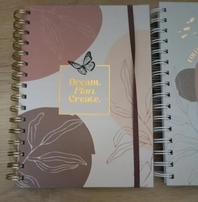 Set de papelería Ale-Hop: cuadernos y bolígrafos