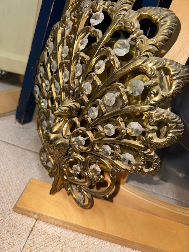 Pareja apliques latón y cristal estilo pavo real