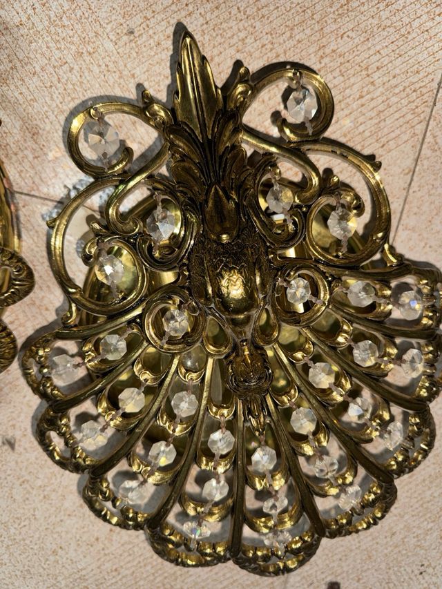 Pareja apliques latón y cristal estilo pavo real