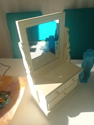 Joyero de madera con espejo y cajones