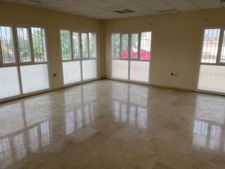 Edificio en venta en Gines