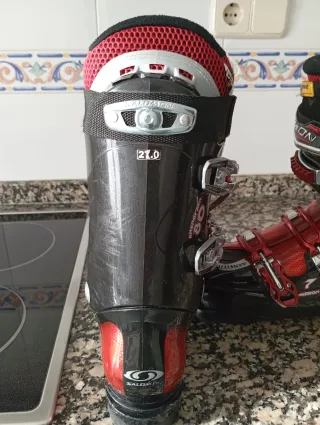 Botas de esquí Salomon rojas y negras