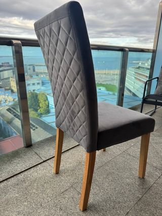 Silla de comedor tapizada gris