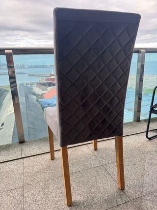 Silla de comedor tapizada gris